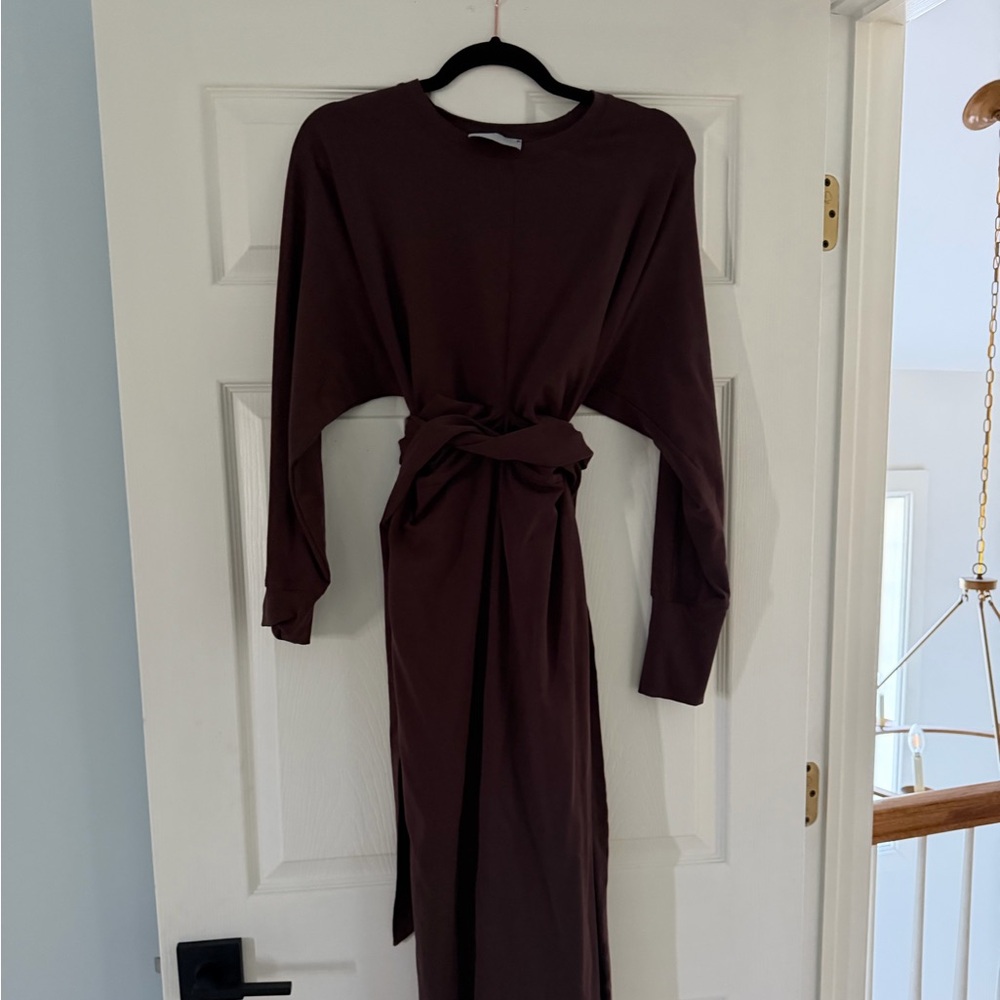 Long Sleeve Tie-Waist Dress in Deep Brown Fei by Modern Citizen Size Large L